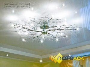 Белый натяжной потолок от производителя .
